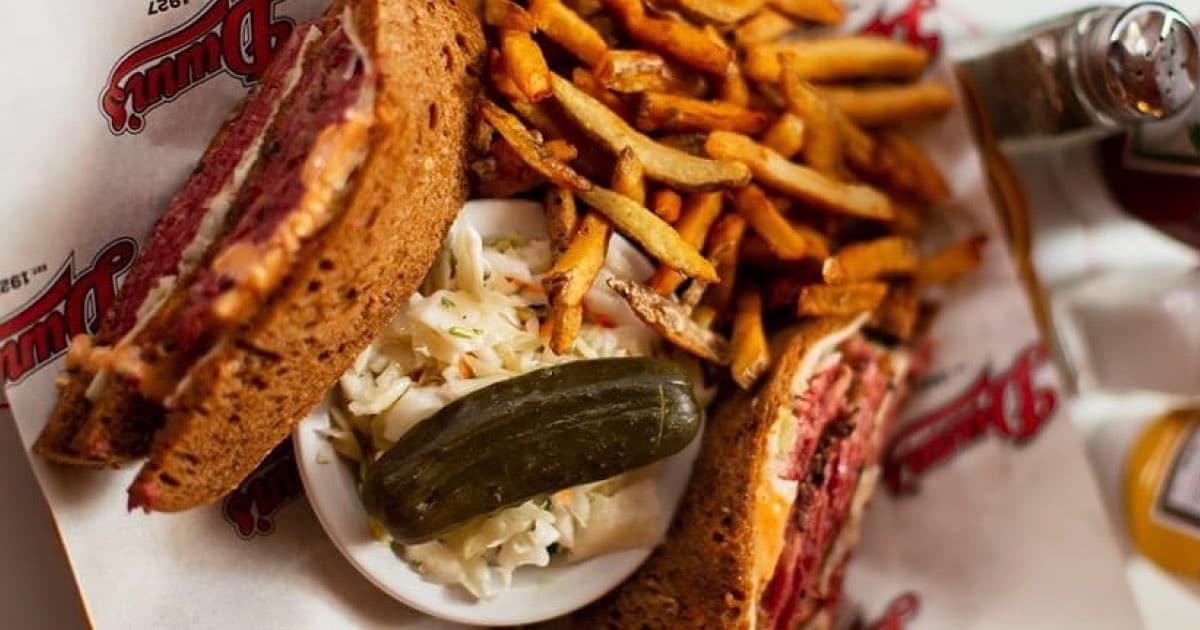 How to Spot a Good Smoked Meat Sandwich Without Even Tasting It
