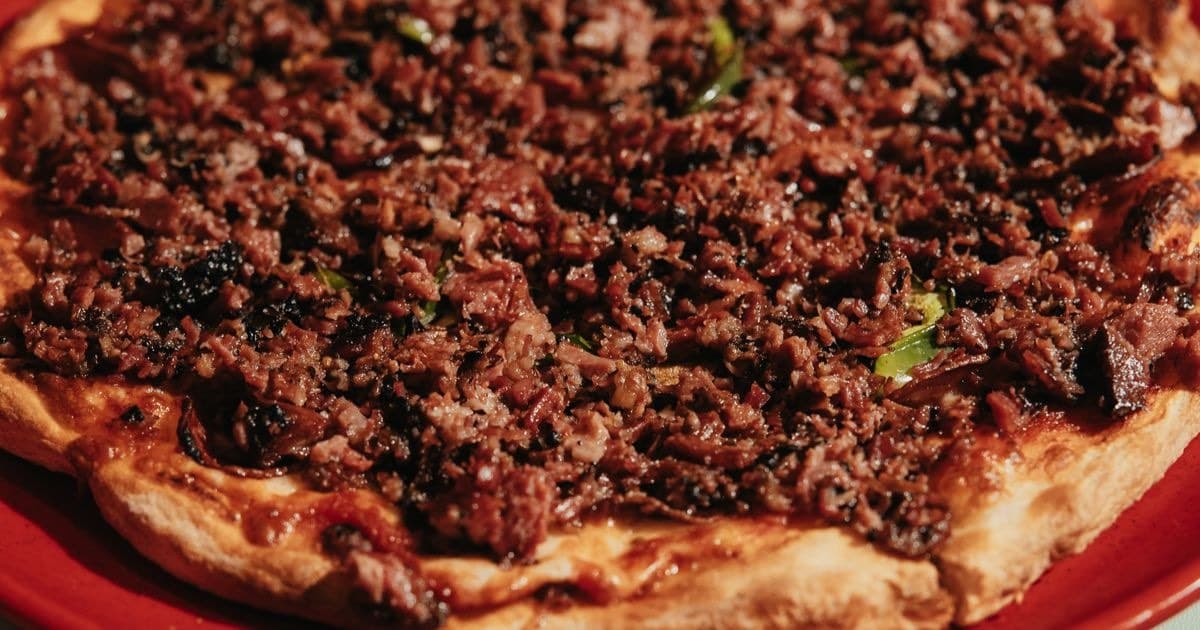 Best Smoked Meat Pizza in Montreal: Try This Delicious Deli Fusion