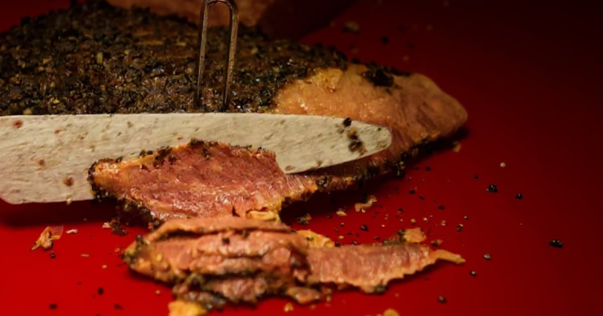 Montreal Smoked Meat vs Texas Brisket: What’s the Real Difference?