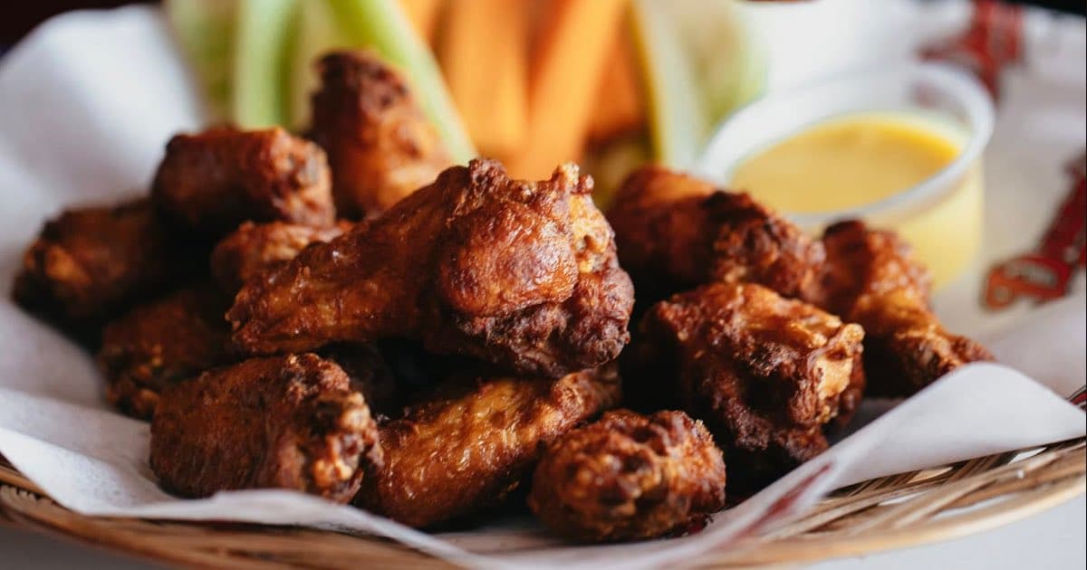 Starter Menu at Dunn’s Famous: Prepare Your Stomach for the Best Smoked Meat in Town